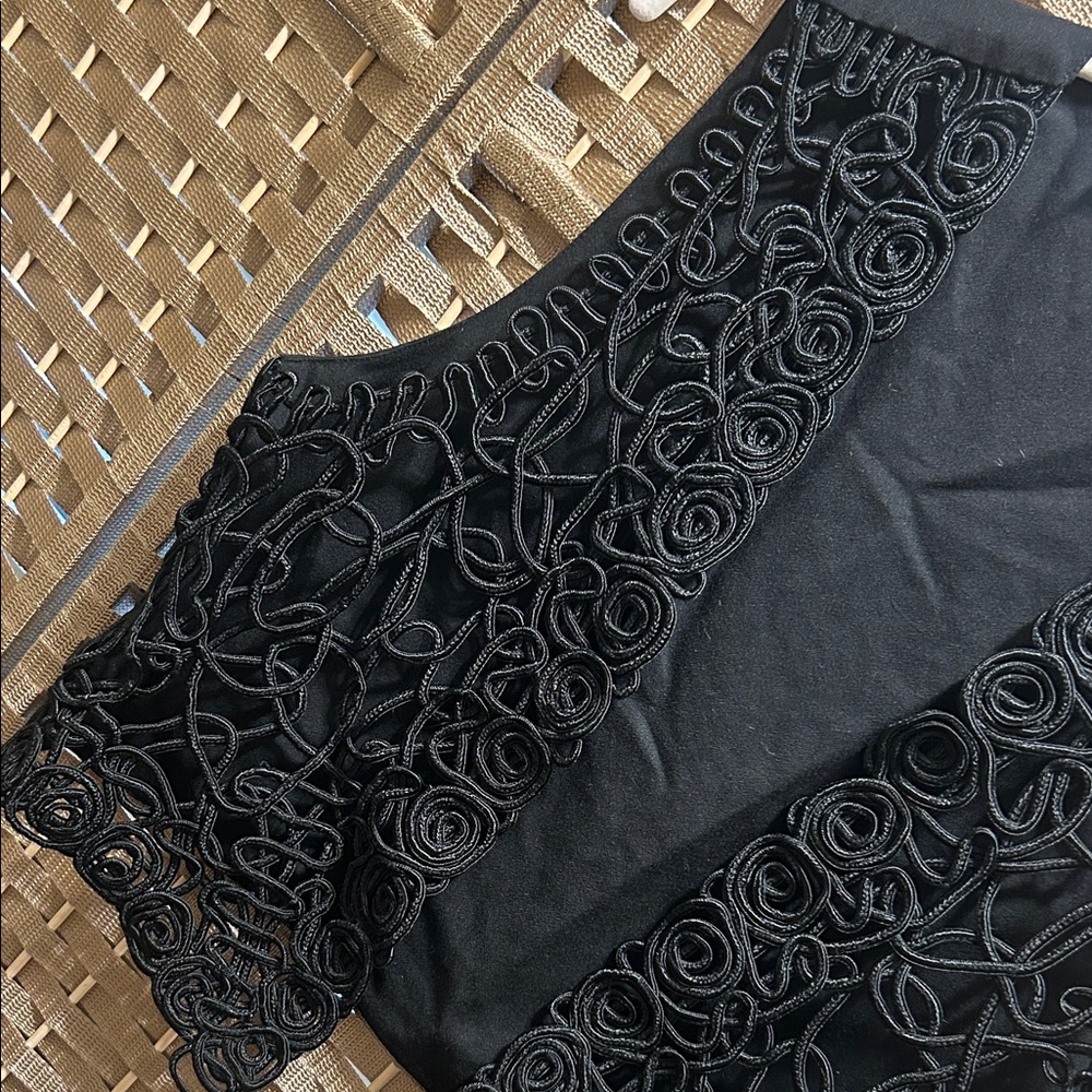 ravel Black Open-Front Decorative Vest - Picture 3 of 5